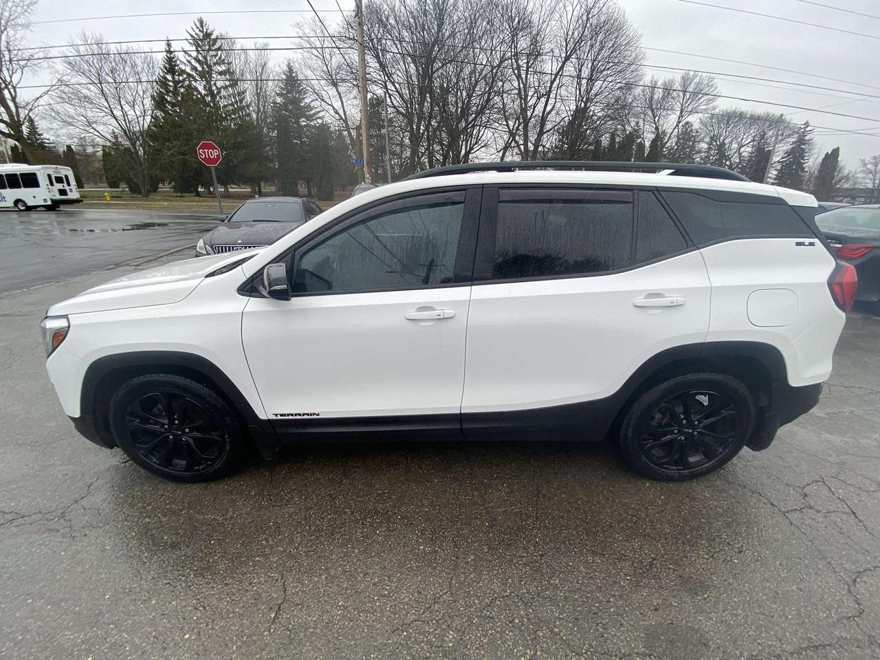 2021 GMC Terrain FWD 4DR SLE Photo3