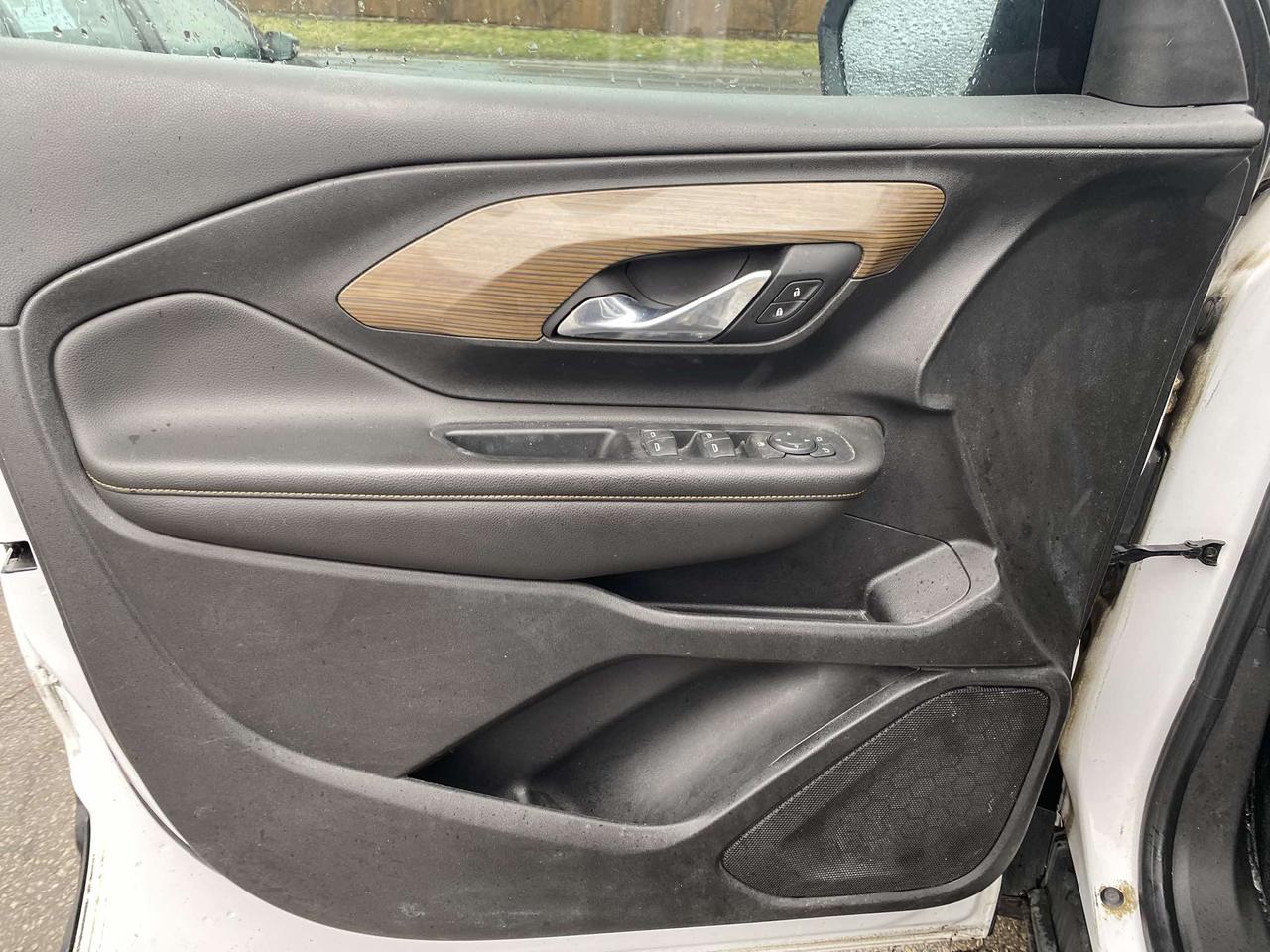 2021 GMC Terrain FWD 4DR SLE Photo