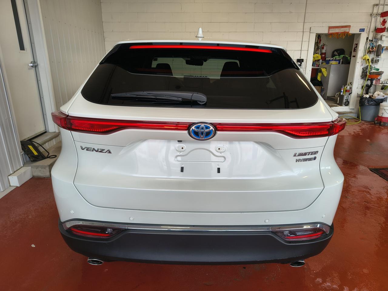 2022 Toyota Venza LIMITED Photo