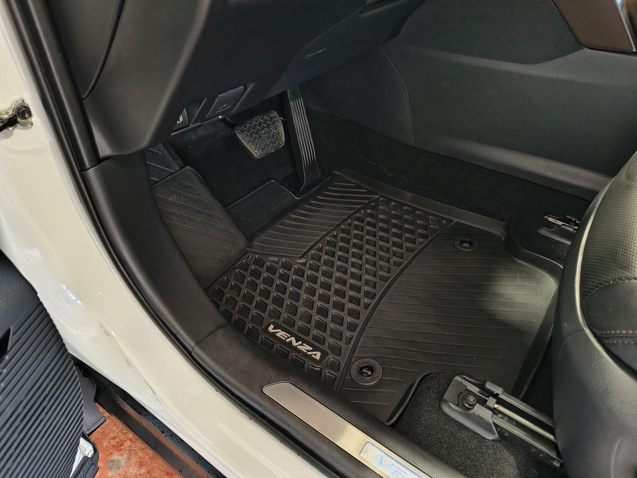 2022 Toyota Venza LIMITED Photo