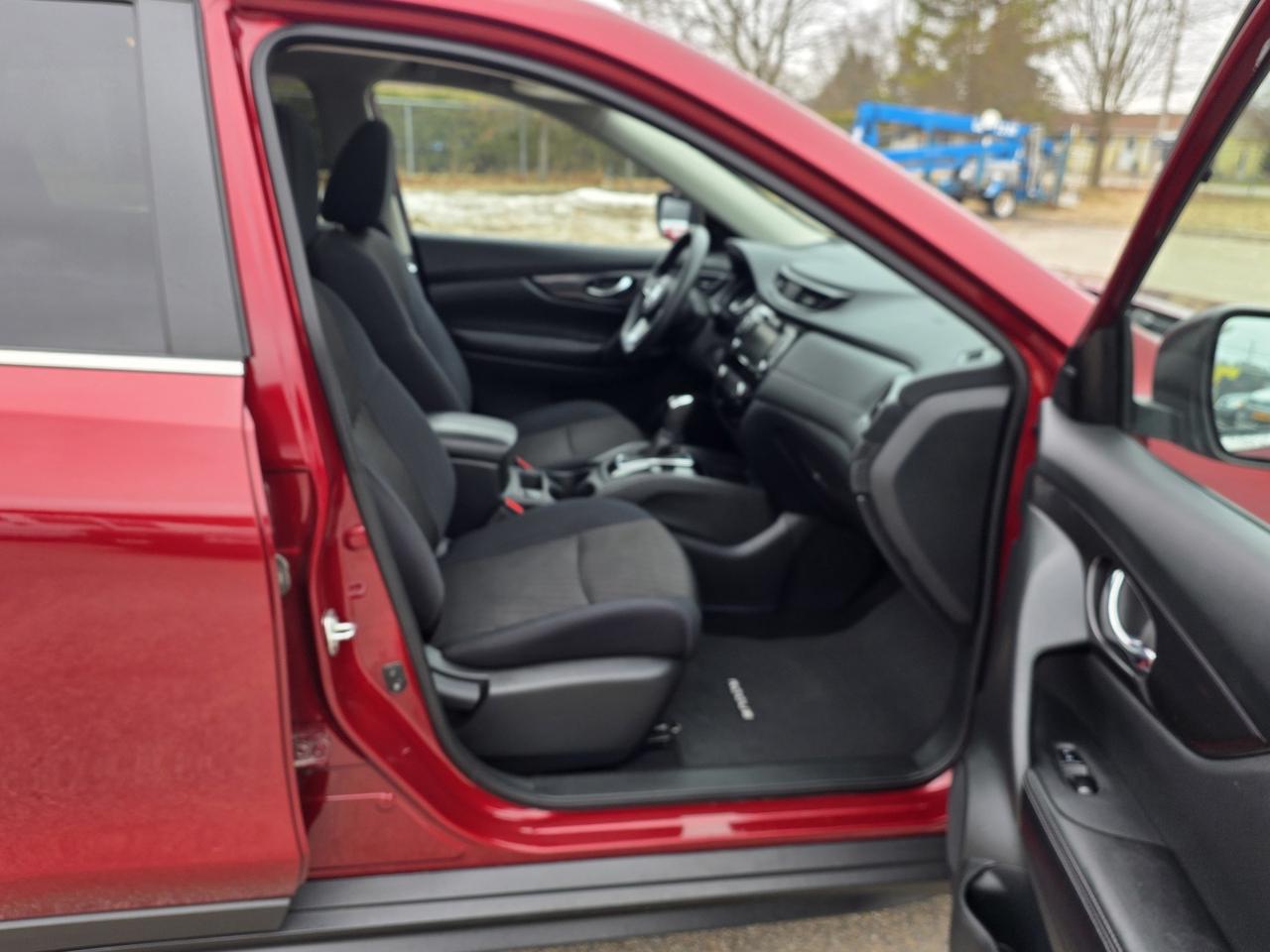 2018 Nissan Rogue SV AWD Photo