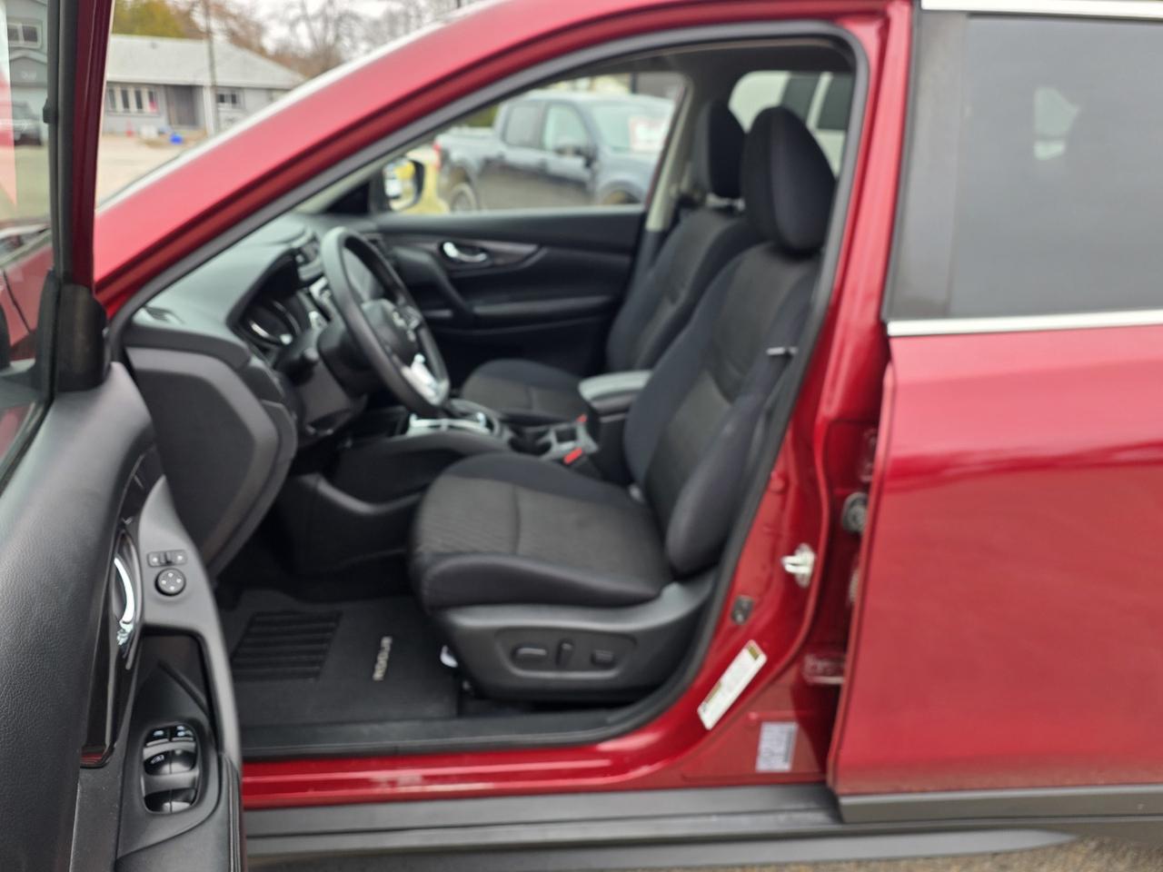 2018 Nissan Rogue SV AWD Photo