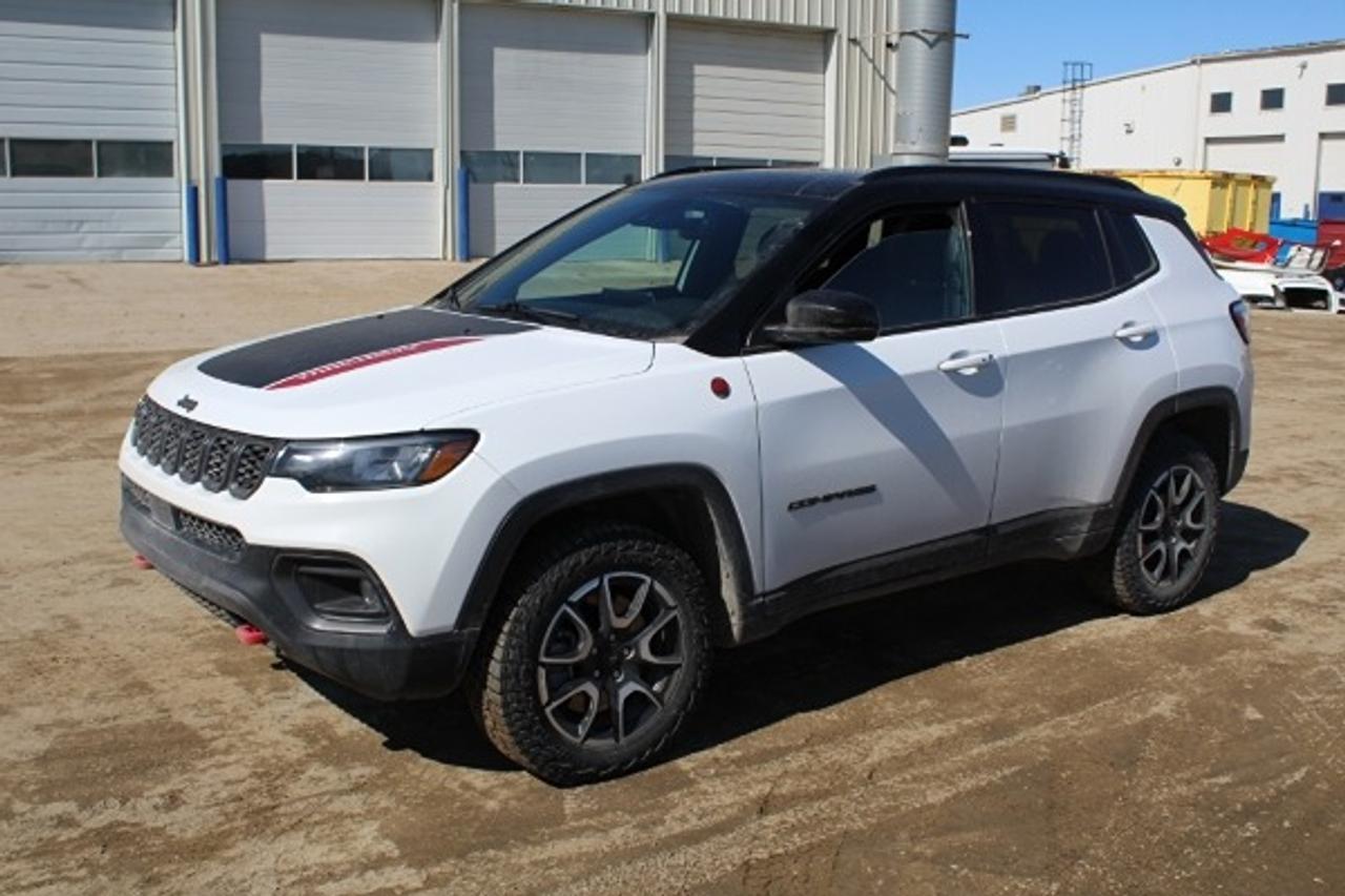 2024 Jeep Compass Trailhawk 4x4 w/Htd L.wrap, pano S/R, NAV, BUC - Photo #1