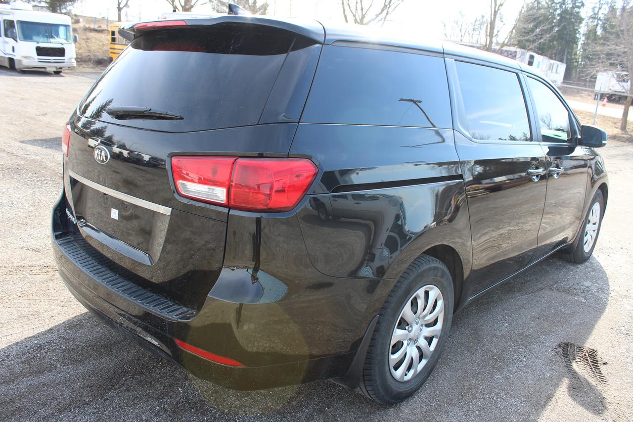 2017 Kia Sedona L Photo