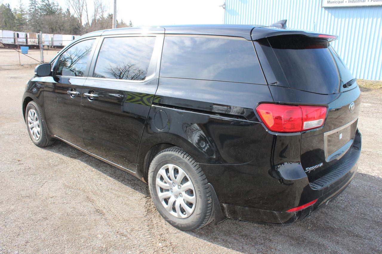 2017 Kia Sedona L Photo