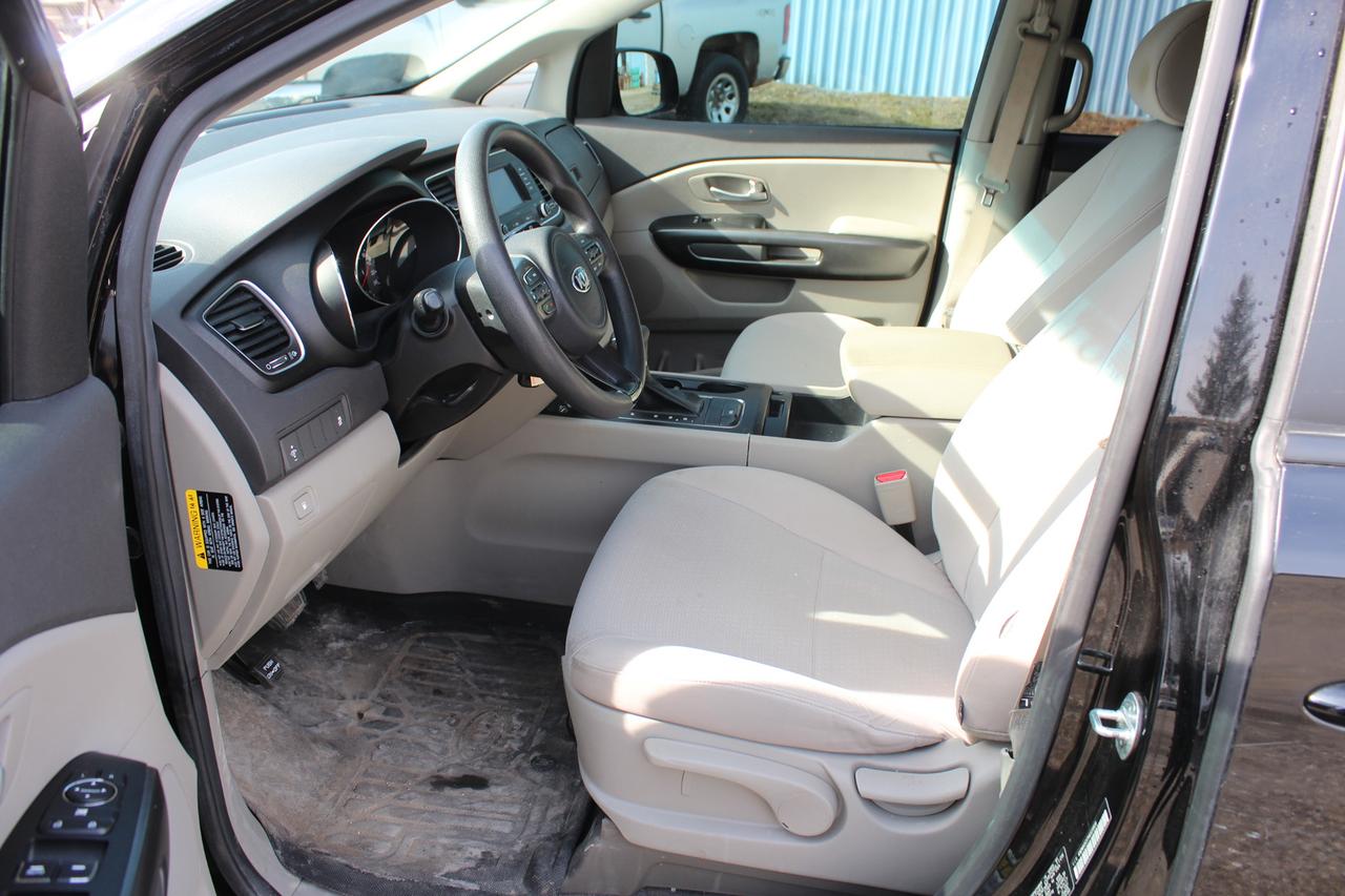 2017 Kia Sedona L Photo