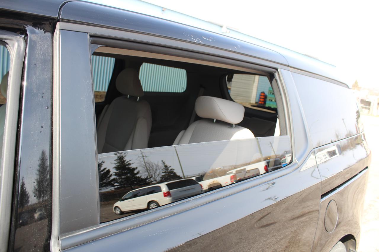 2017 Kia Sedona L Photo