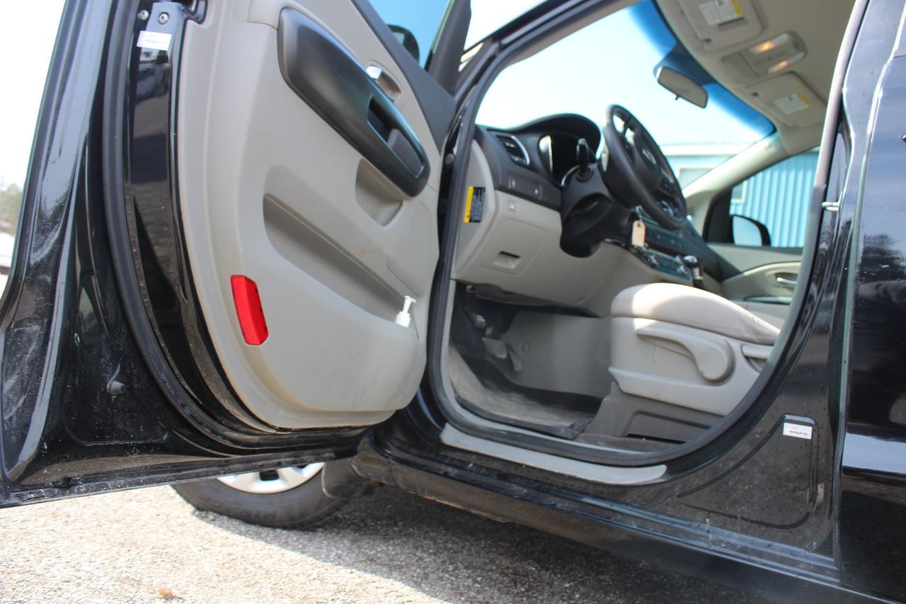 2017 Kia Sedona L Photo