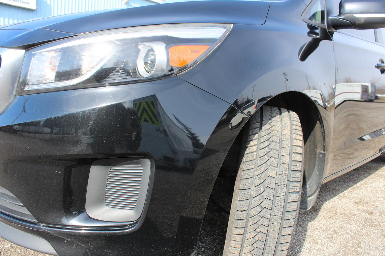 2017 Kia Sedona L Photo