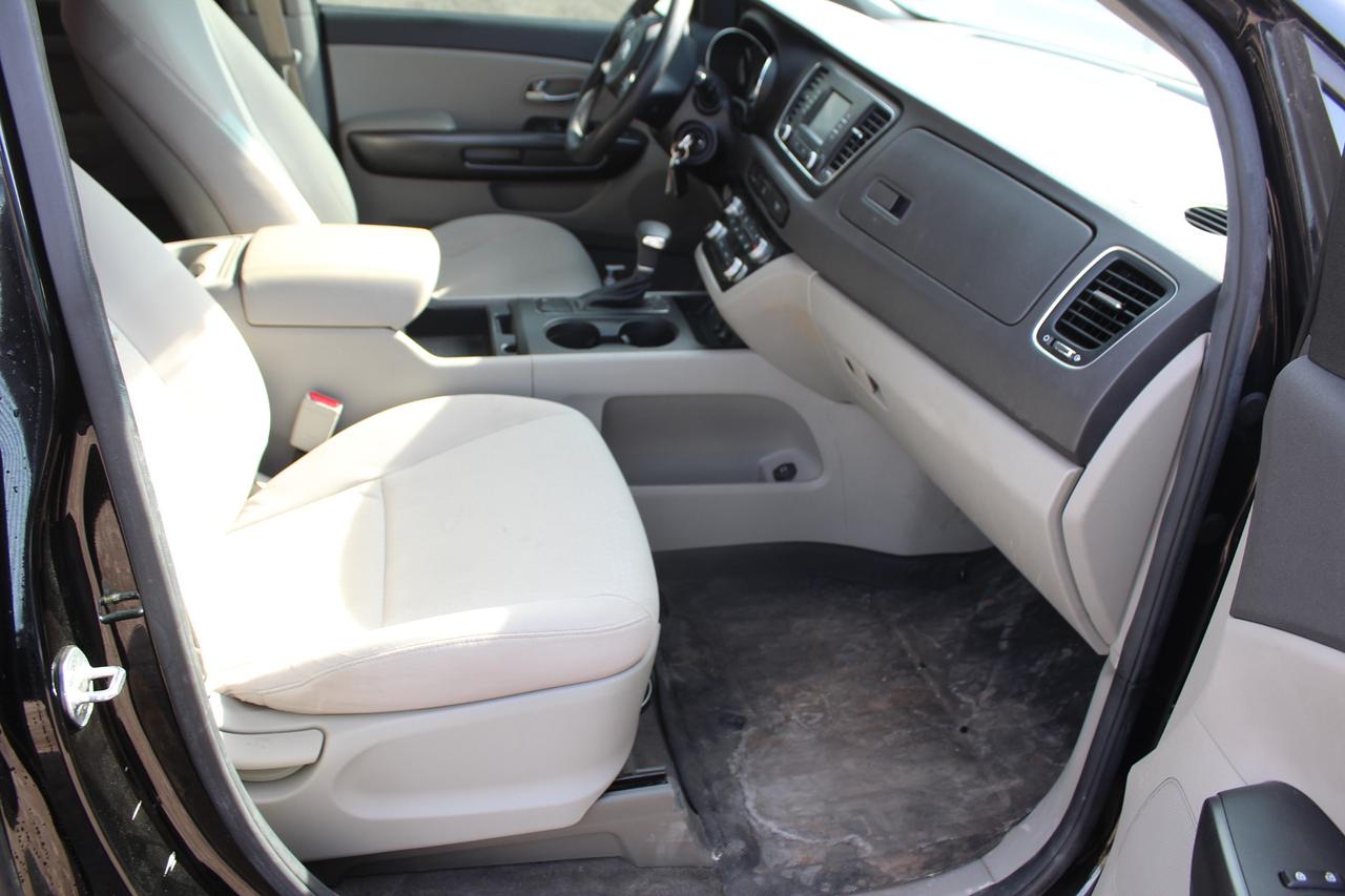 2017 Kia Sedona L Photo