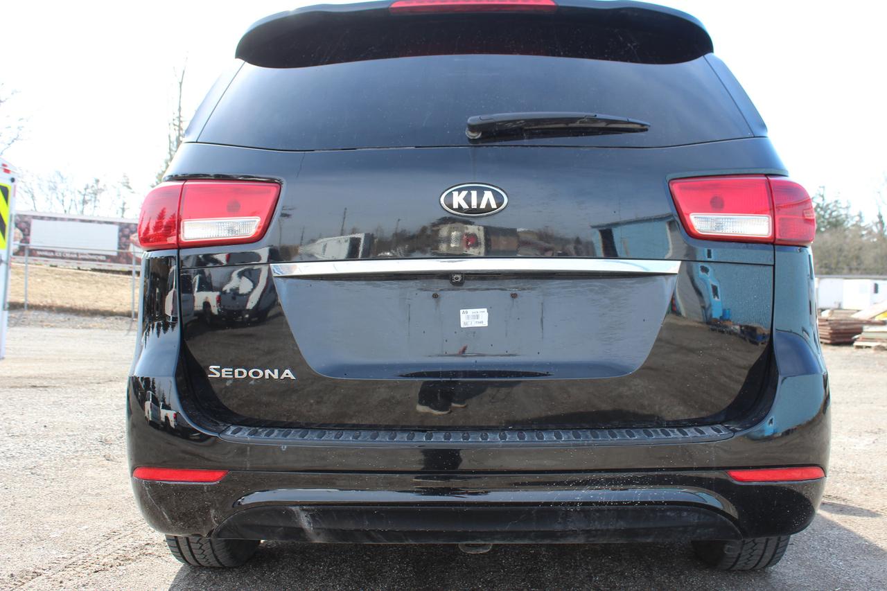 2017 Kia Sedona L Photo