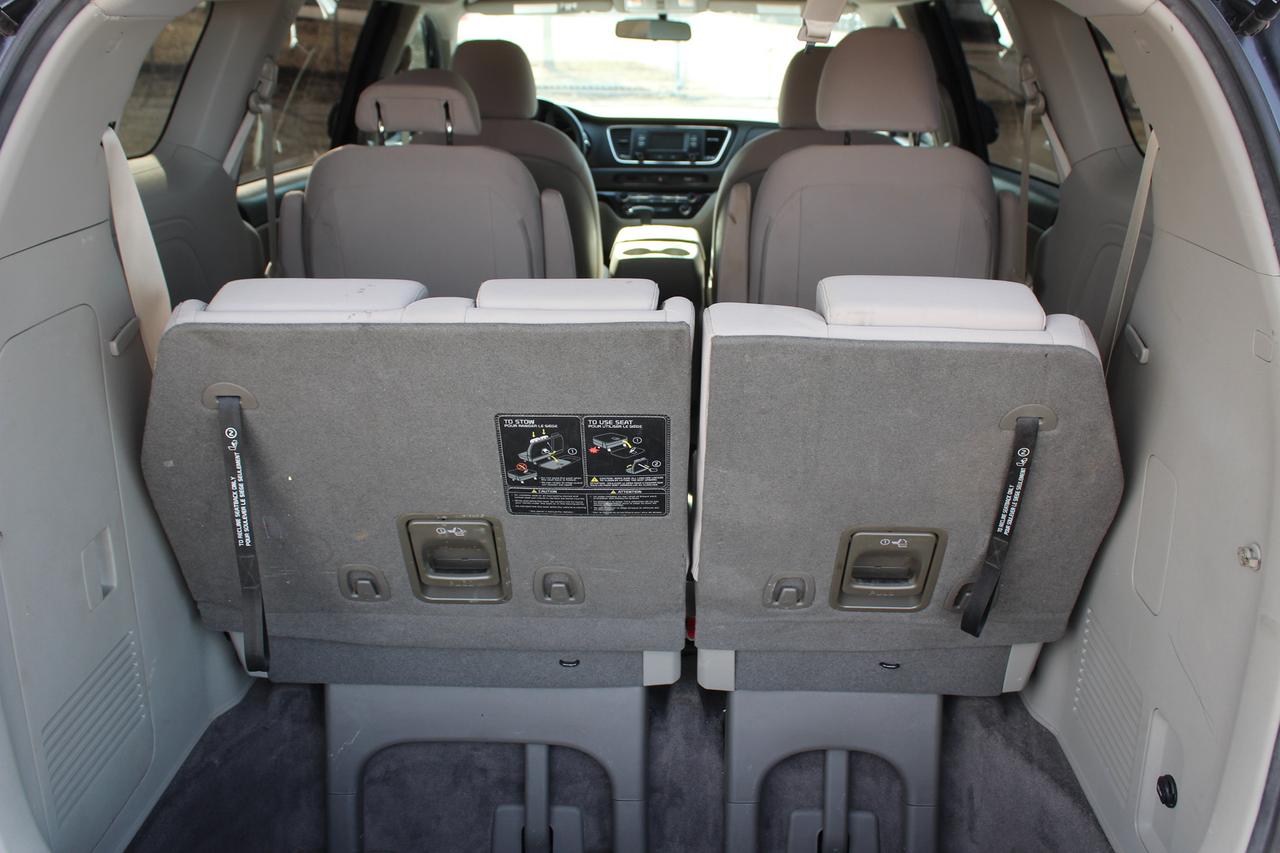 2017 Kia Sedona L Photo