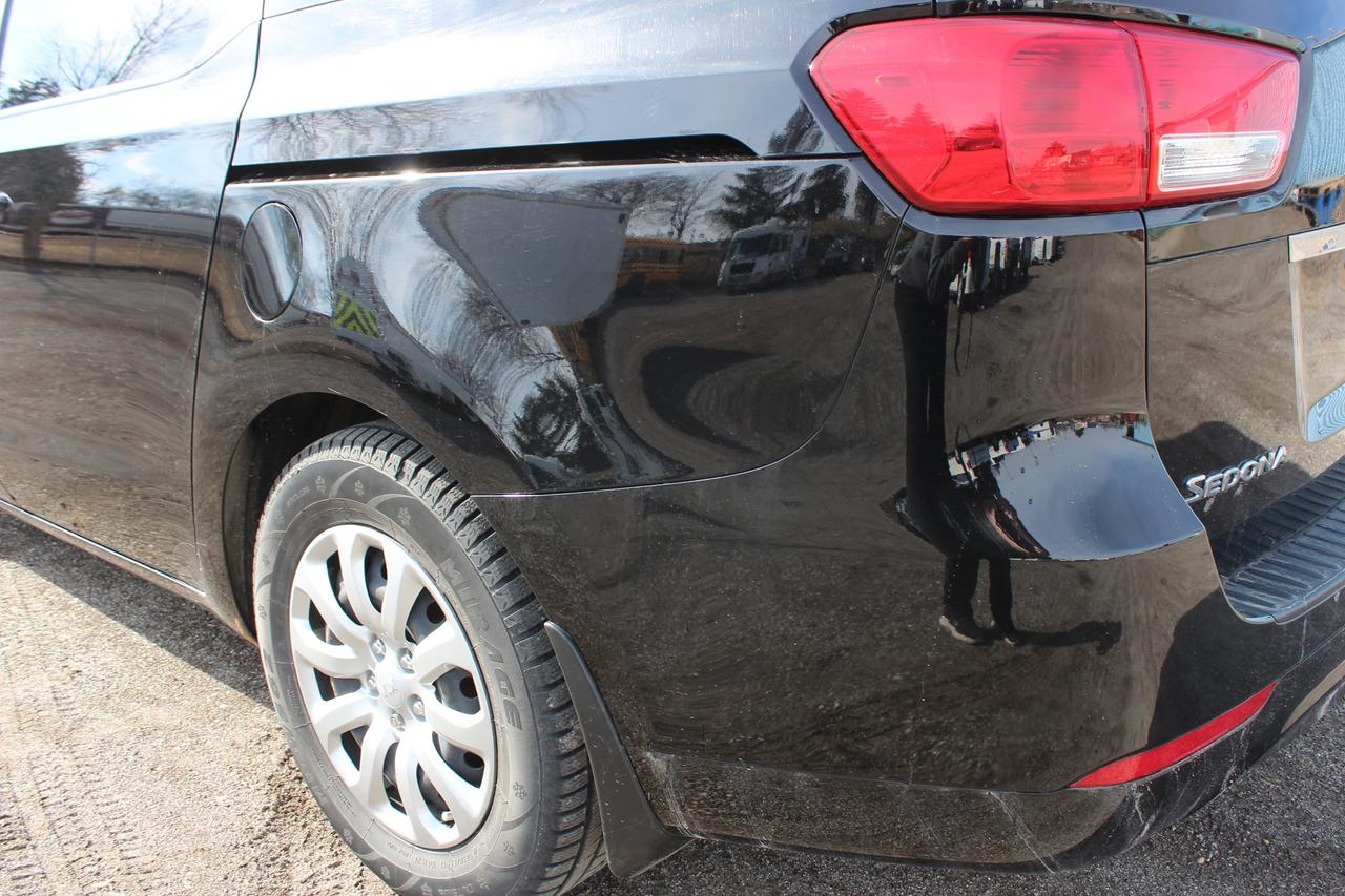 2017 Kia Sedona L Photo