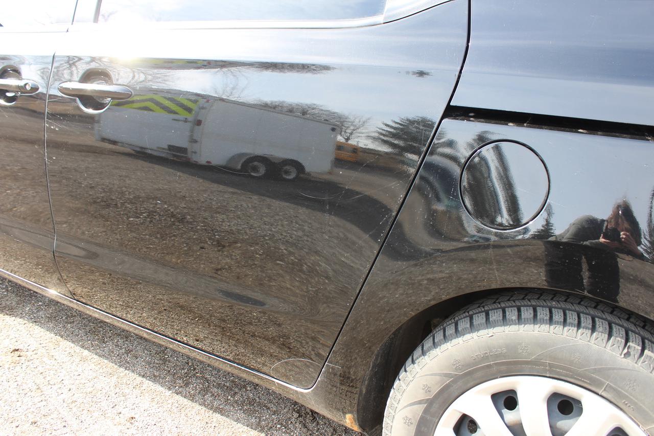 2017 Kia Sedona L Photo