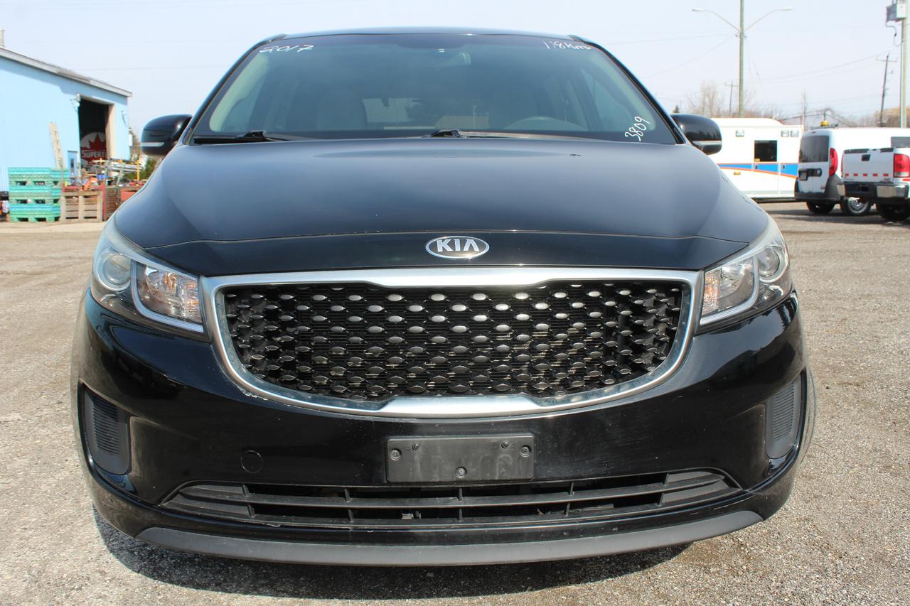 2017 Kia Sedona L Photo
