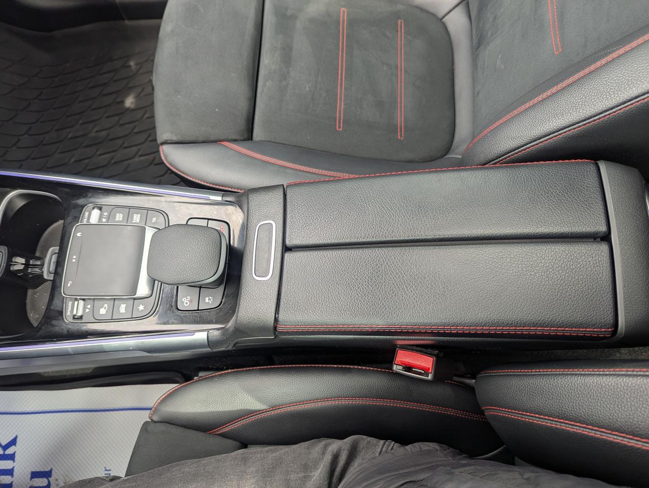 2023 Mercedes-Benz GLB AMG GLB 35 Photo