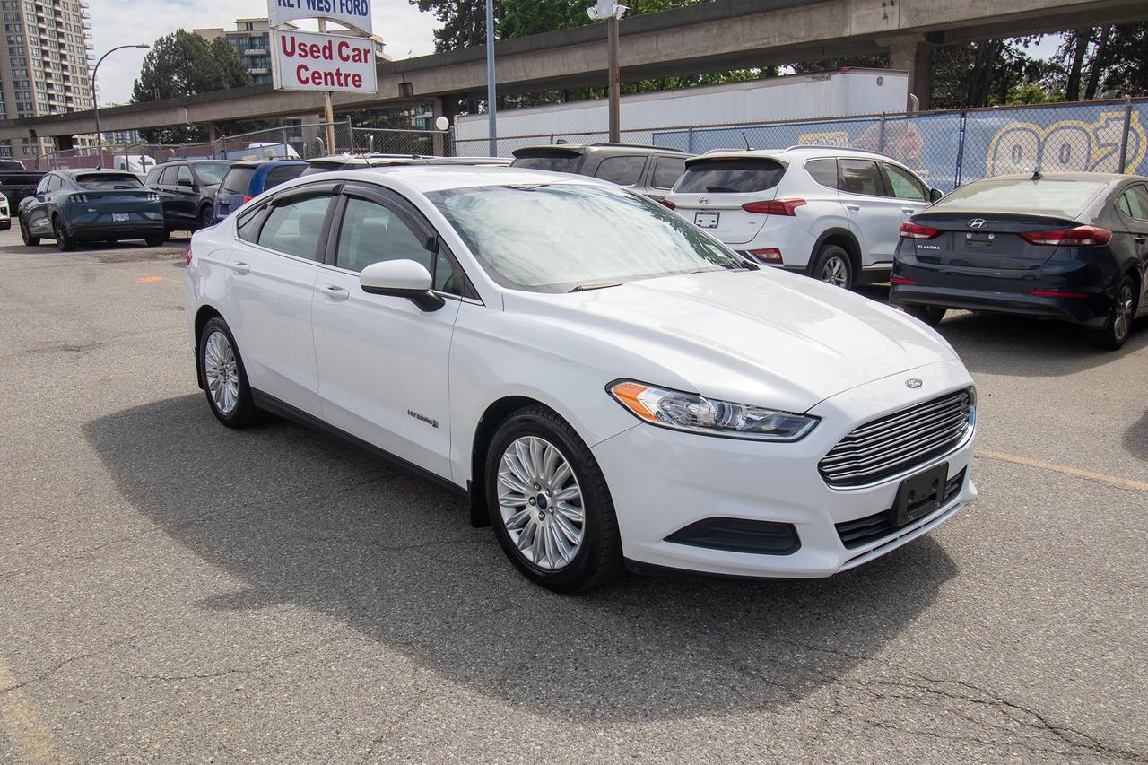 2015 Ford Fusion S Hybrid Photo3