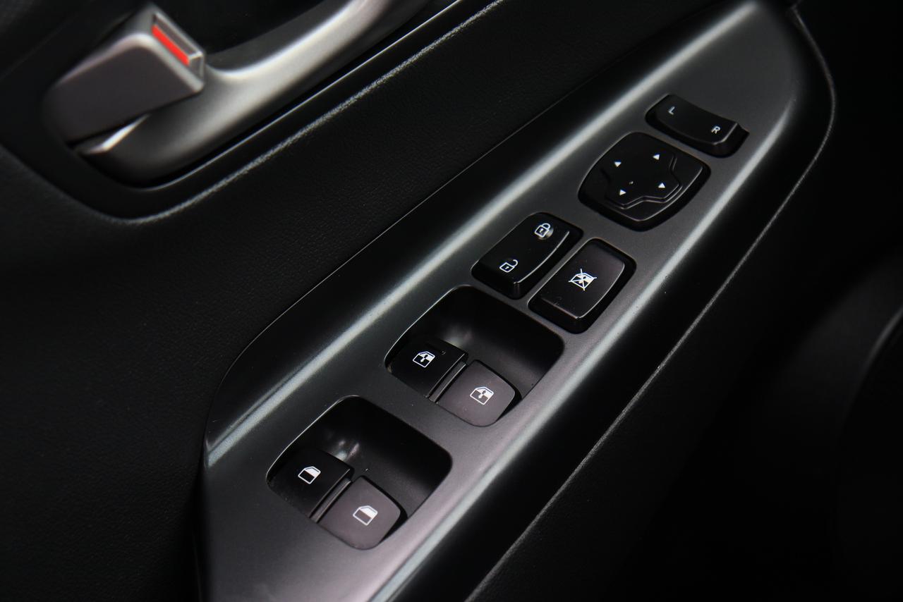 2018 Hyundai KONA Luxury | AWD | Leather | Roof | CarPlay | BSM | LA Photo