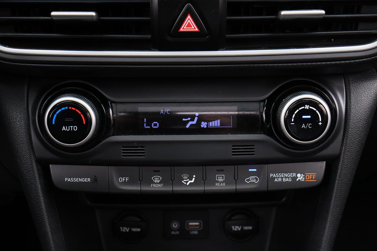 2018 Hyundai KONA Luxury | AWD | Leather | Roof | CarPlay | BSM | LA Photo