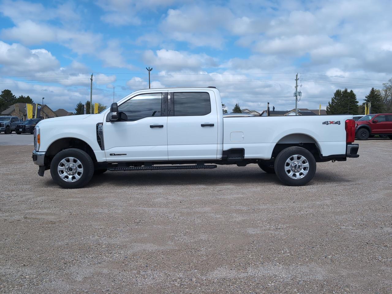 2023 Ford F-250 XLT 4WD Crew Cab 8' Box Photo2