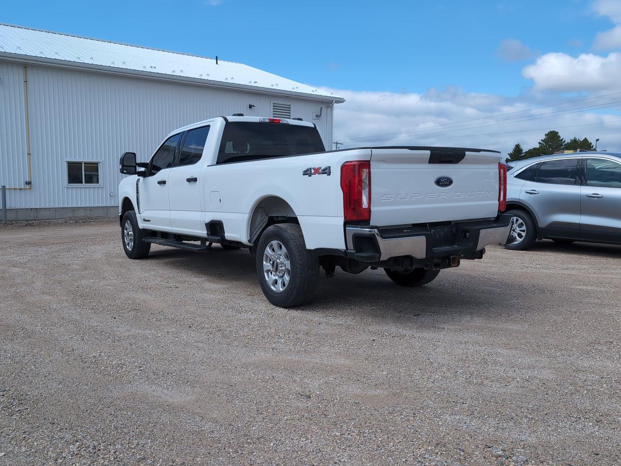 2023 Ford F-250 XLT 4WD Crew Cab 8' Box Photo3
