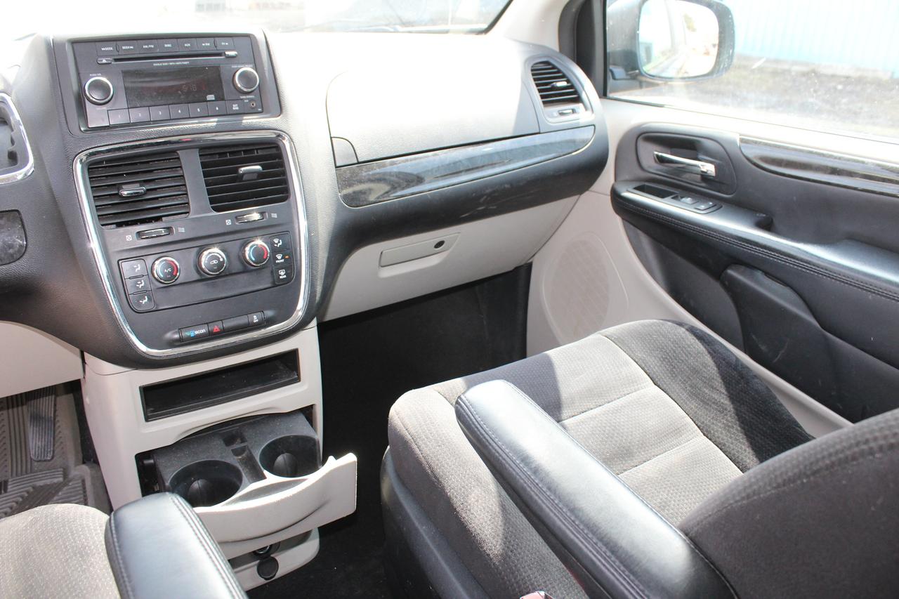 2014 Dodge Grand Caravan SE Photo