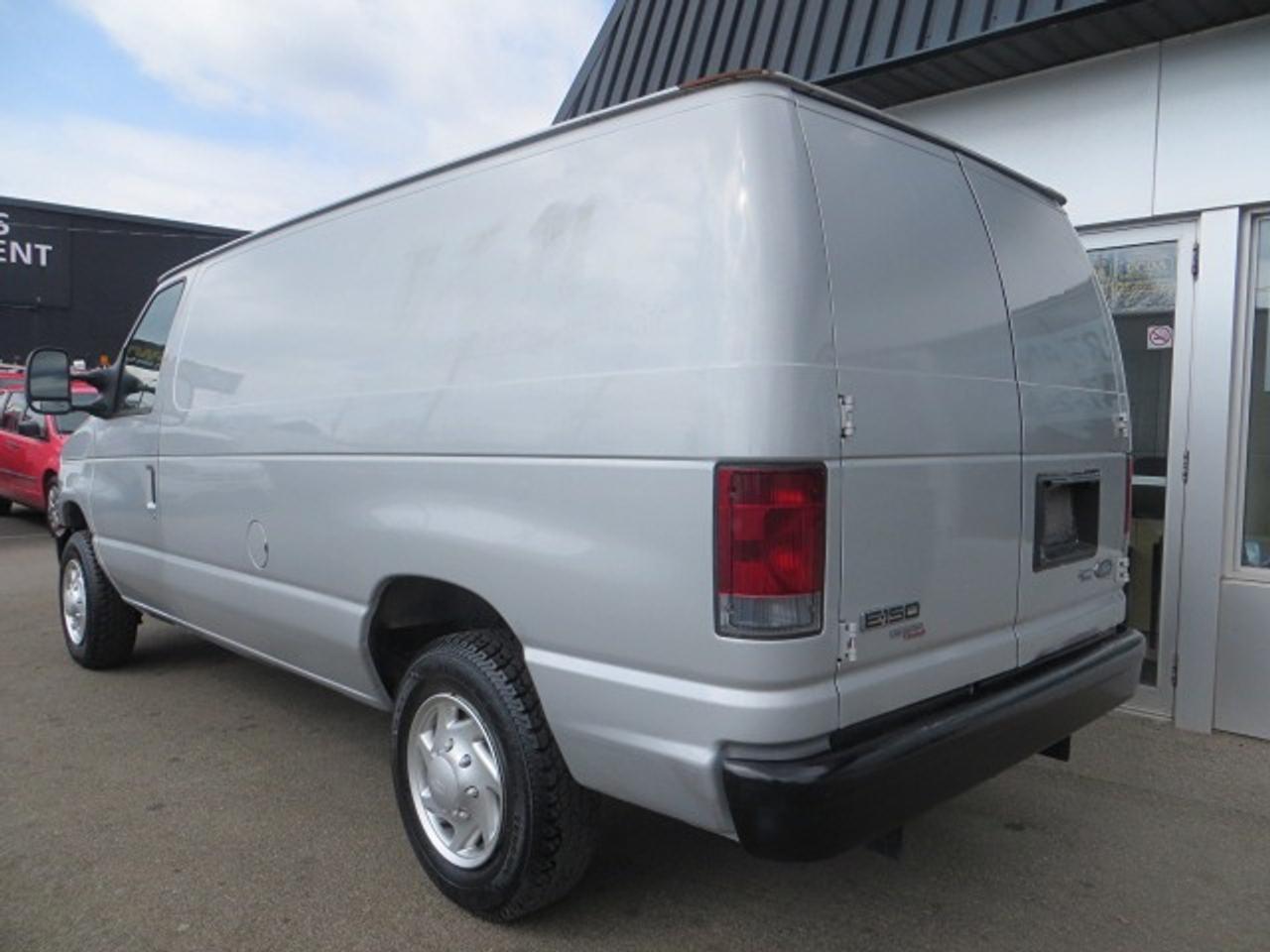 2012 Ford Econoline CERTIFIED, 1 OWNER, ONLY 86,000KM, SHELVES Photo