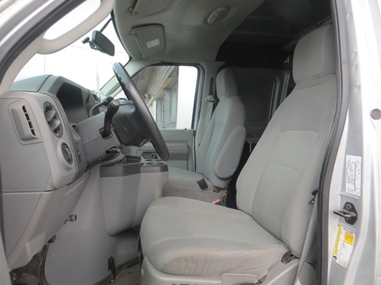 2012 Ford Econoline CERTIFIED, 1 OWNER, ONLY 86,000KM, SHELVES Photo