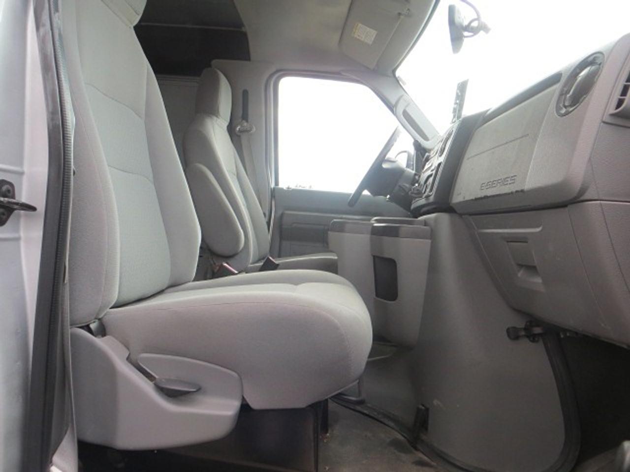 2012 Ford Econoline CERTIFIED, 1 OWNER, ONLY 86,000KM, SHELVES Photo