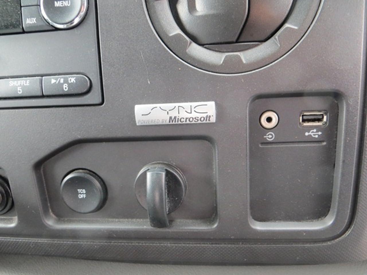 2012 Ford Econoline CERTIFIED, 1 OWNER, ONLY 86,000KM, SHELVES Photo