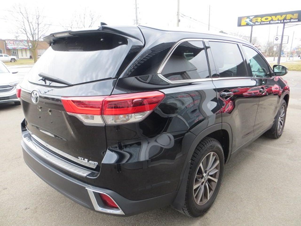 2019 Toyota Highlander CERTIFIED, XLE AWD, LEATHER, SUNROOF, 8 PASSENGERS Photo