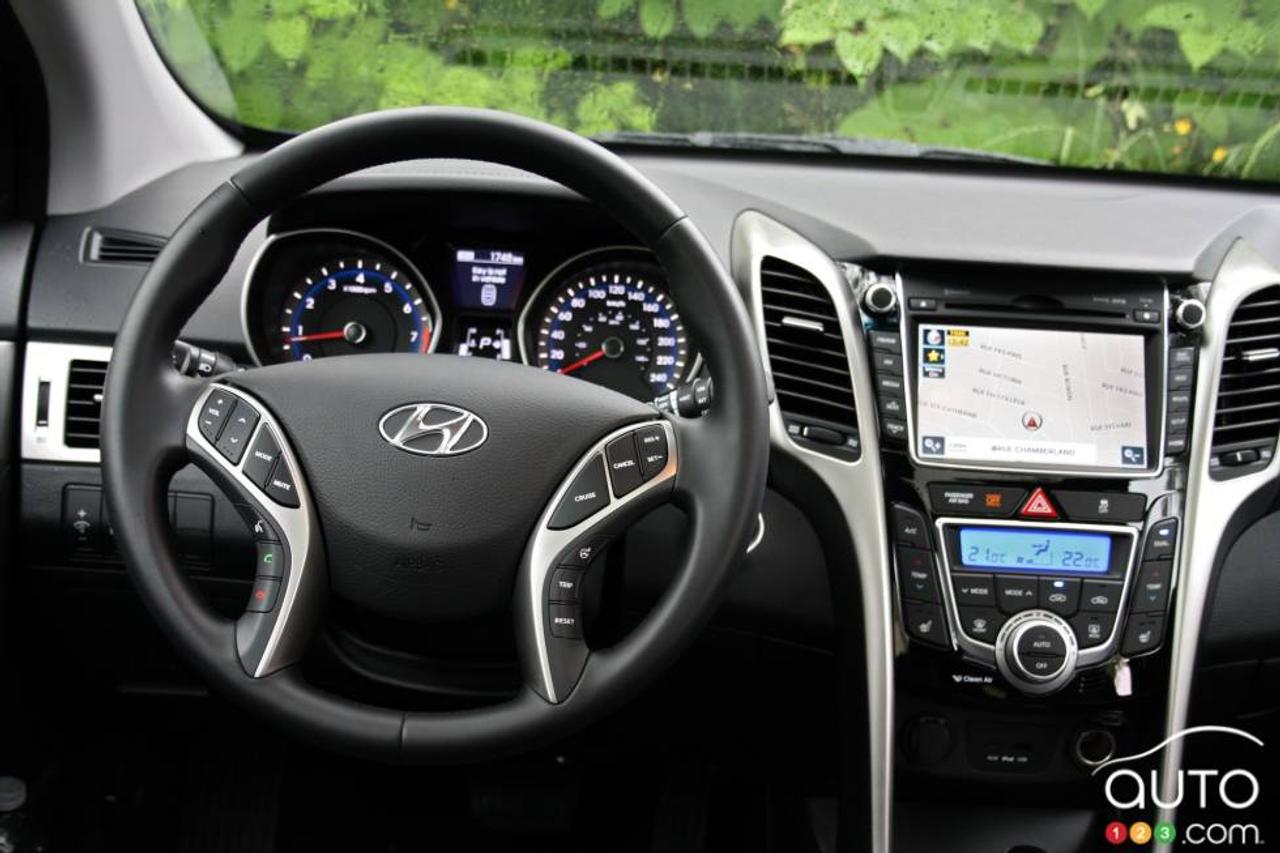 2013 Hyundai Elantra GT TECH PKG / LEATHER /ROOF /NAVI /REAR CAM /MINT / Photo1