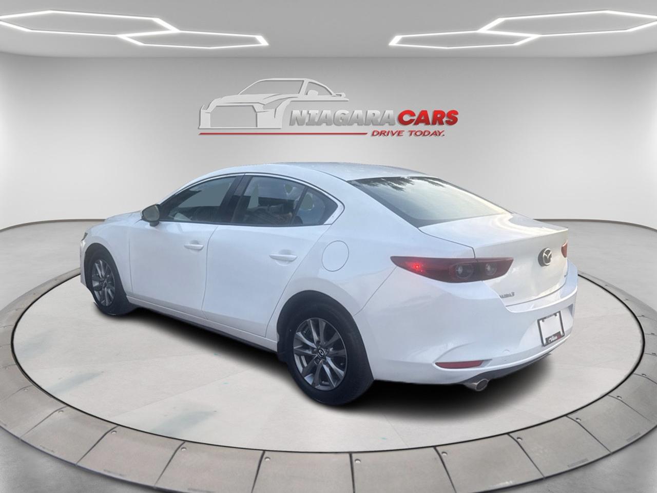 2023 Mazda MAZDA3 PREFERRED PLUS Photo3