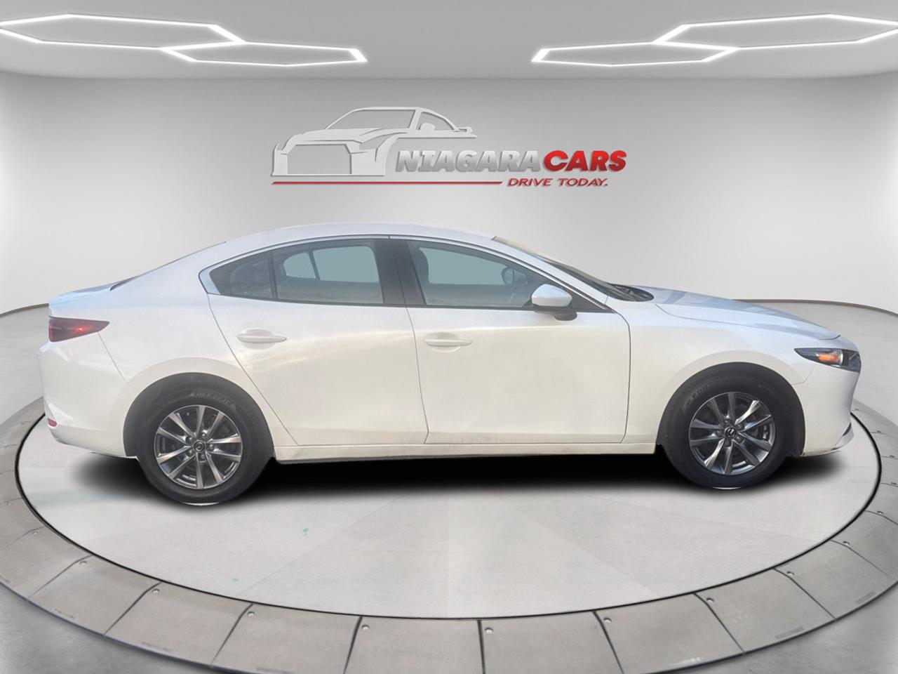 2023 Mazda MAZDA3 PREFERRED PLUS Photo