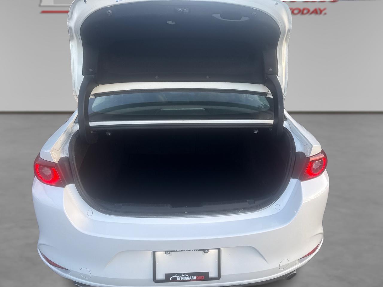 2023 Mazda MAZDA3 PREFERRED PLUS Photo