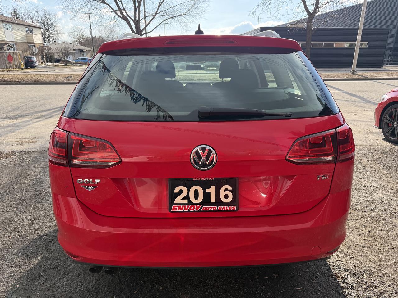 2016 Volkswagen Golf SportWagen S Photo