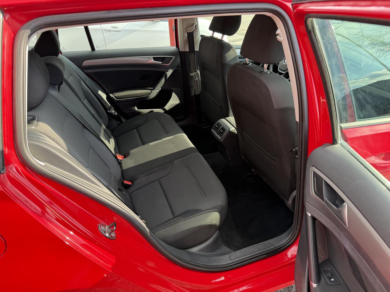 2016 Volkswagen Golf SportWagen S Photo