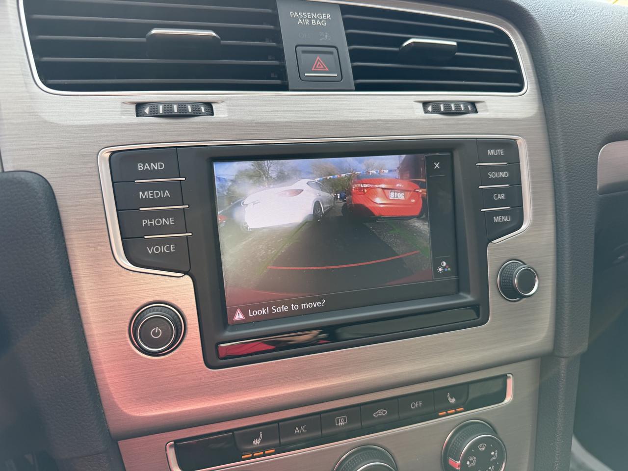 2016 Volkswagen Golf SportWagen S Photo