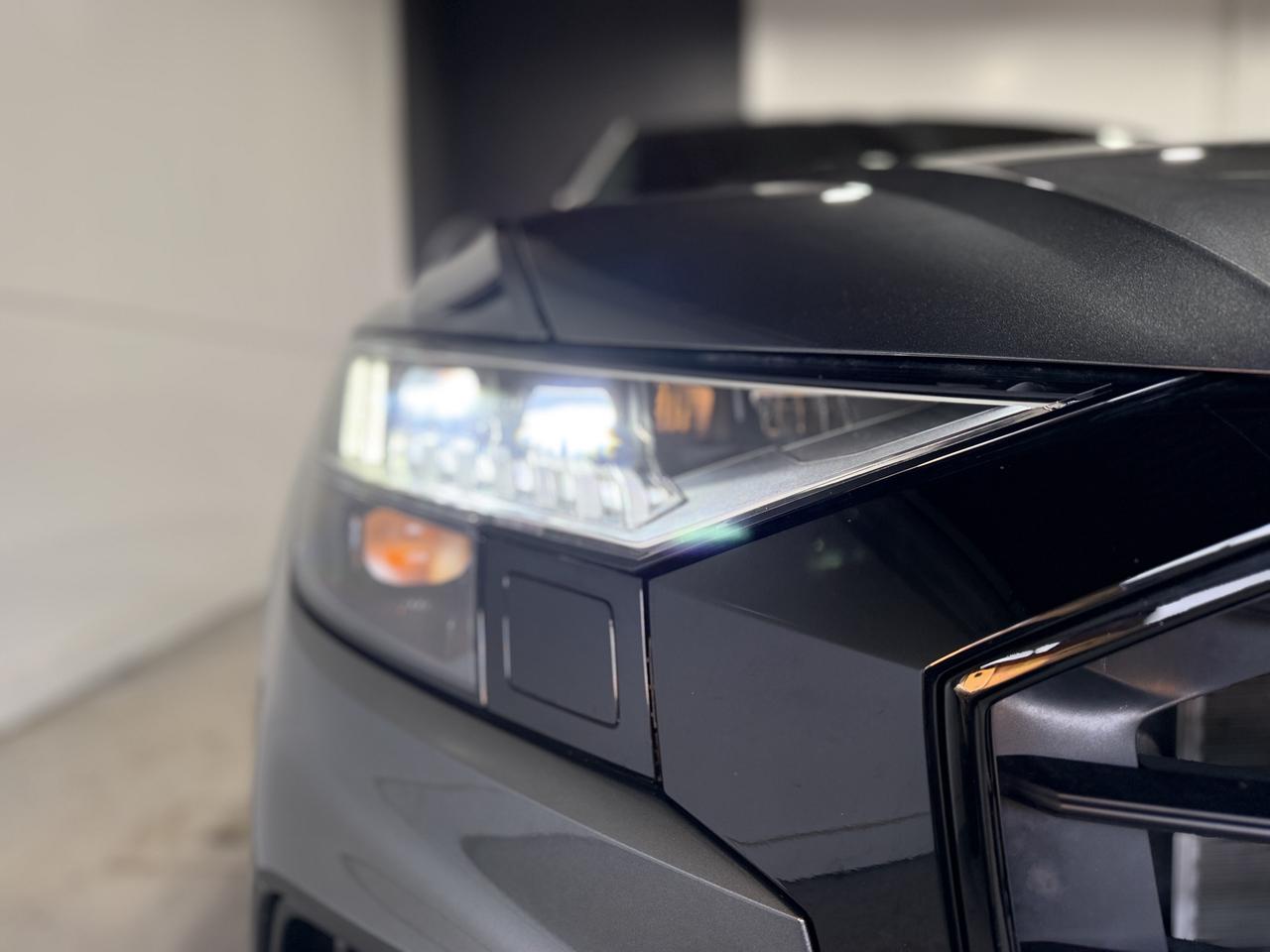 2023 Audi Q8 TECHNIK Photo
