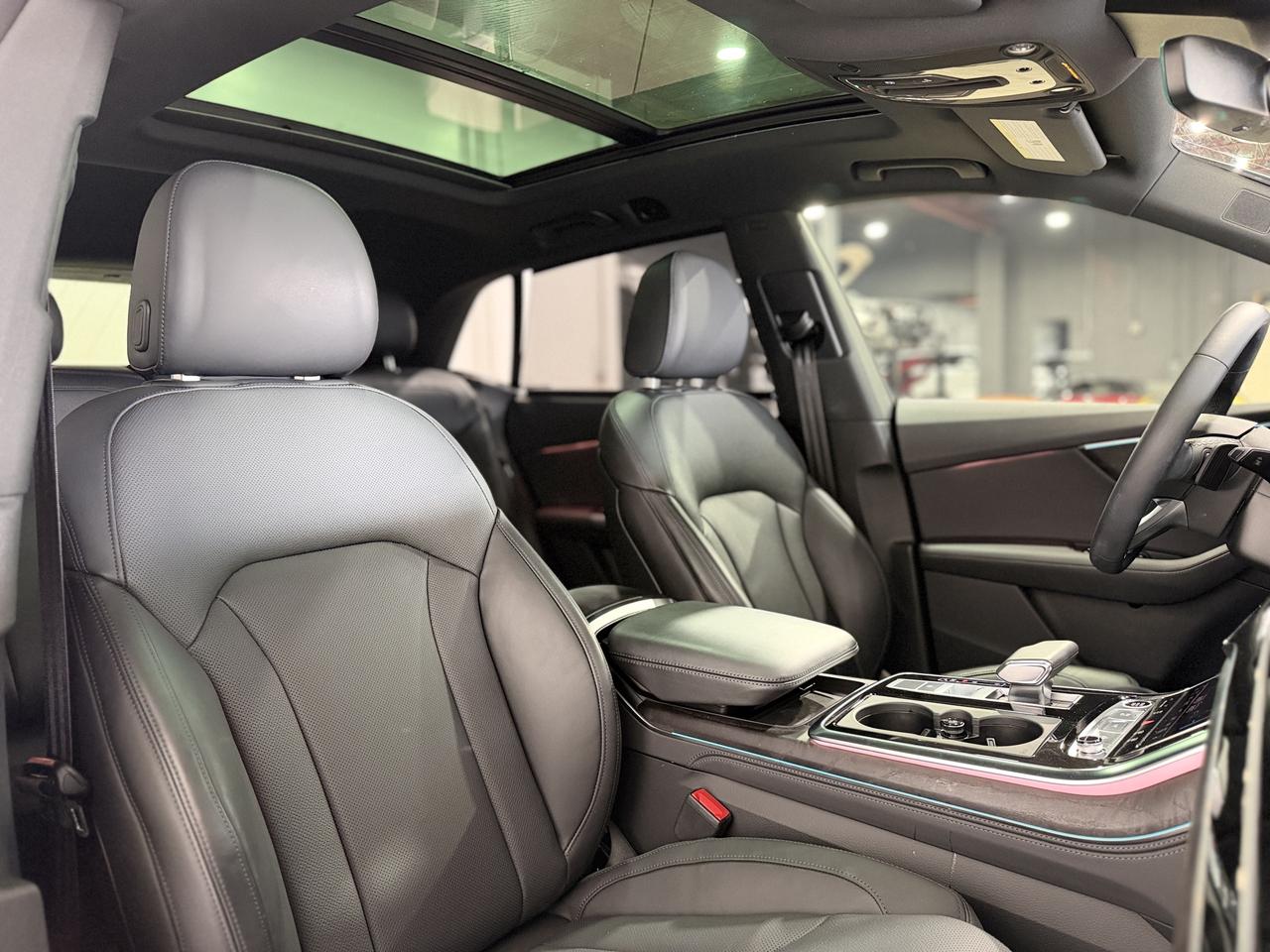 2023 Audi Q8 TECHNIK Photo