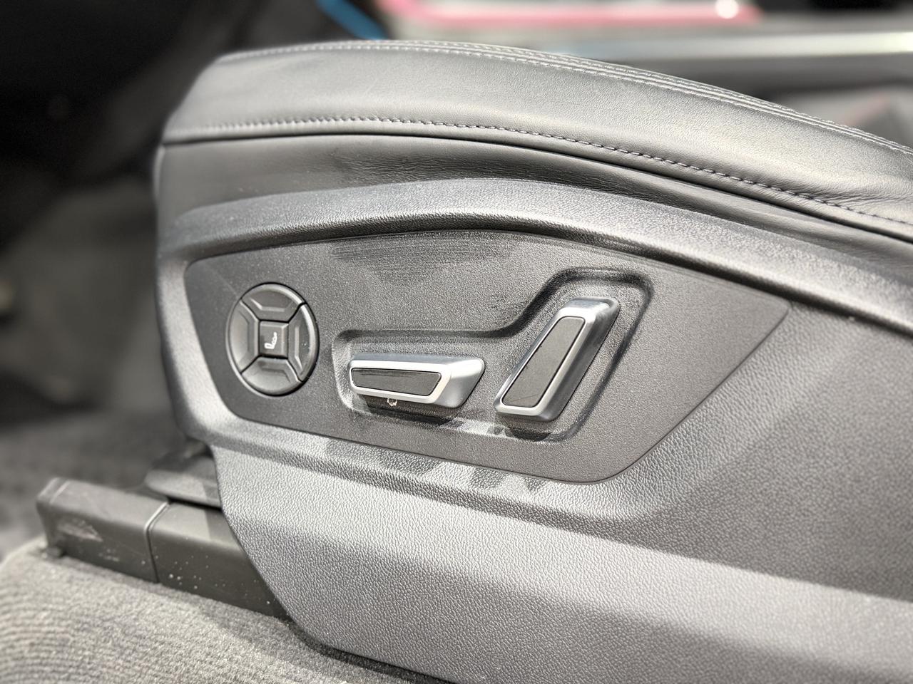 2023 Audi Q8 TECHNIK Photo