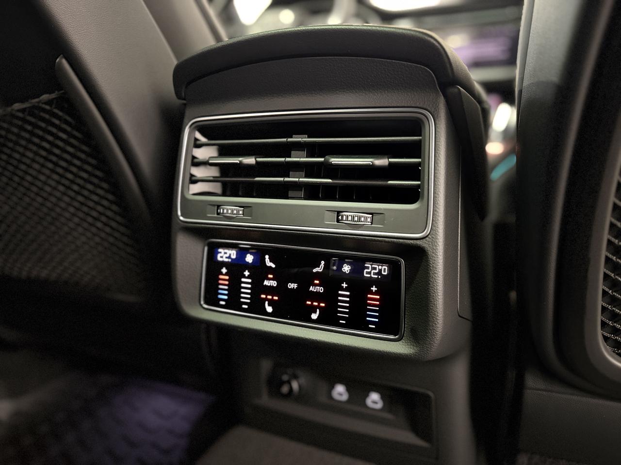 2023 Audi Q8 TECHNIK Photo