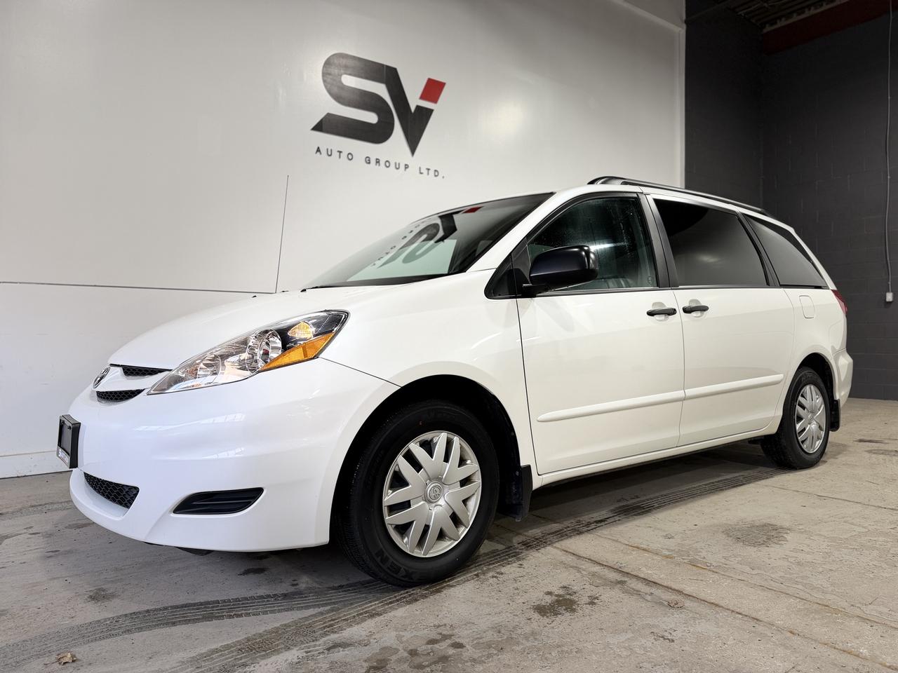 2010 Toyota Sienna CE Photo0