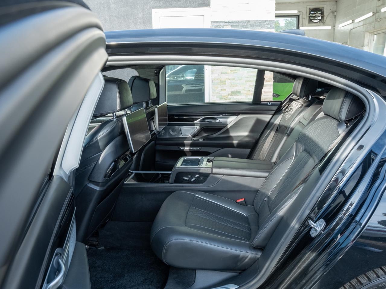 2018 BMW 7-Series M760i xDrive Photo