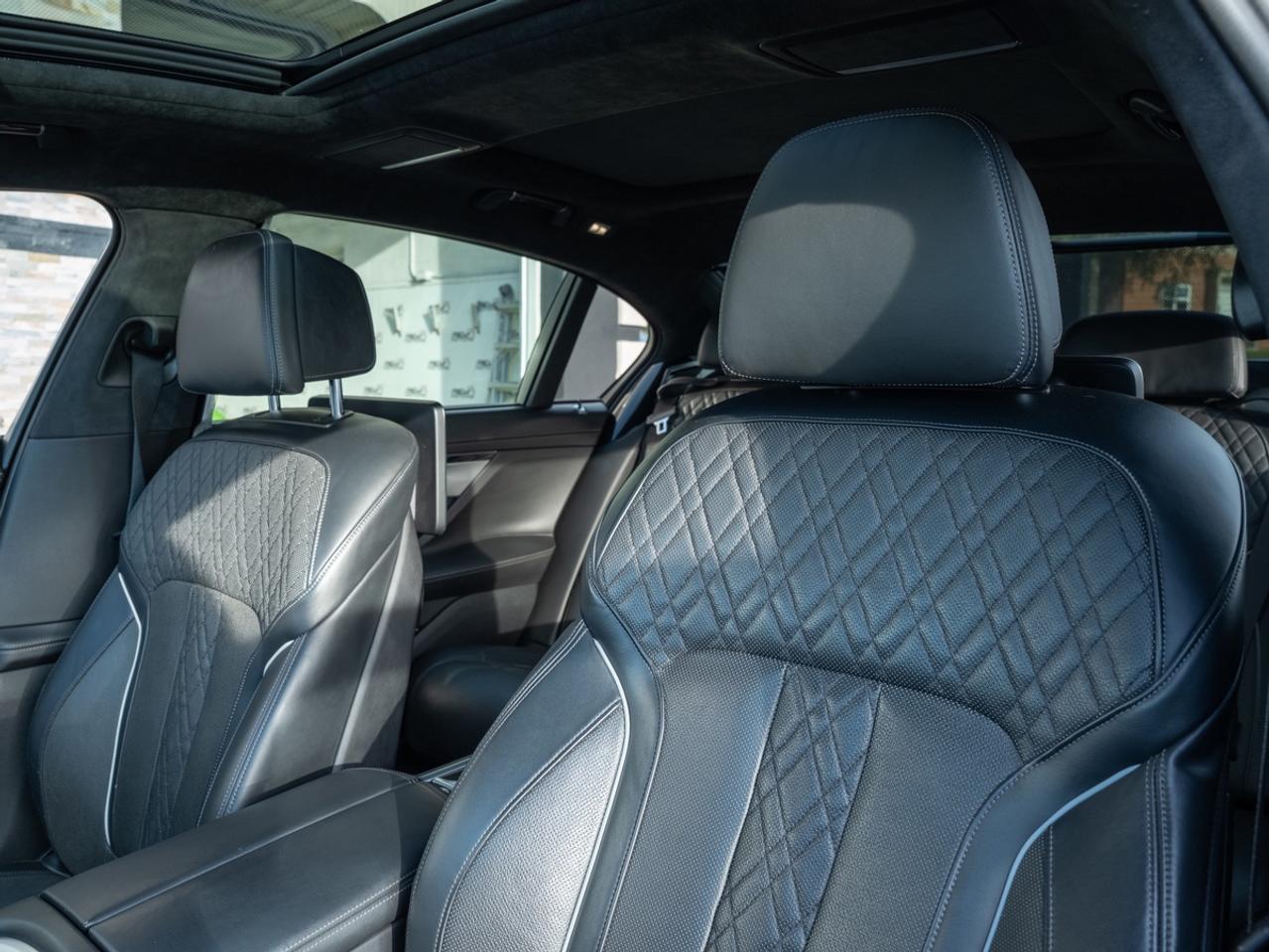 2018 BMW 7-Series M760i xDrive Photo