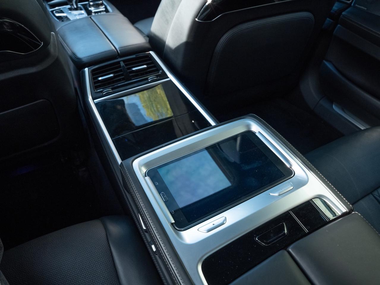2018 BMW 7-Series M760i xDrive Photo