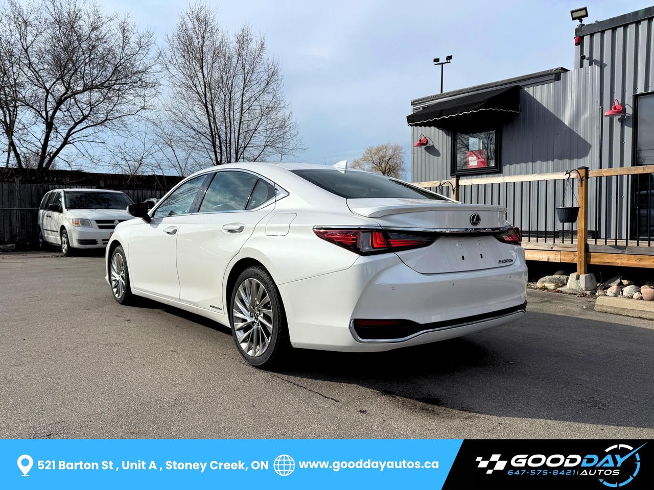 2019 Lexus ES 300h ULTRA LUXURY PKG | ONE OWNER | DEALER SERVICE Photo
