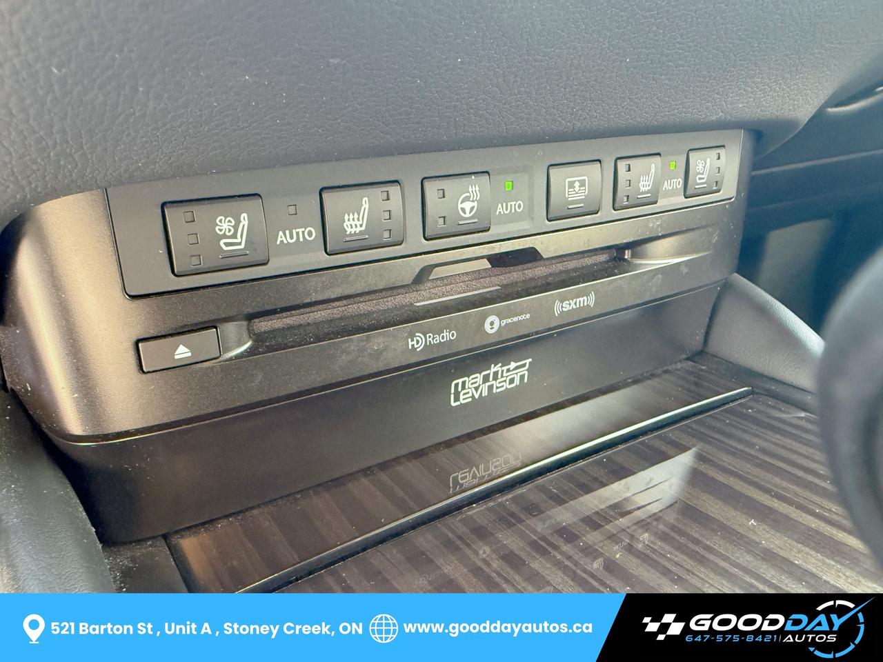 2019 Lexus ES 300h ULTRA LUXURY PKG | ONE OWNER | DEALER SERVICE Photo