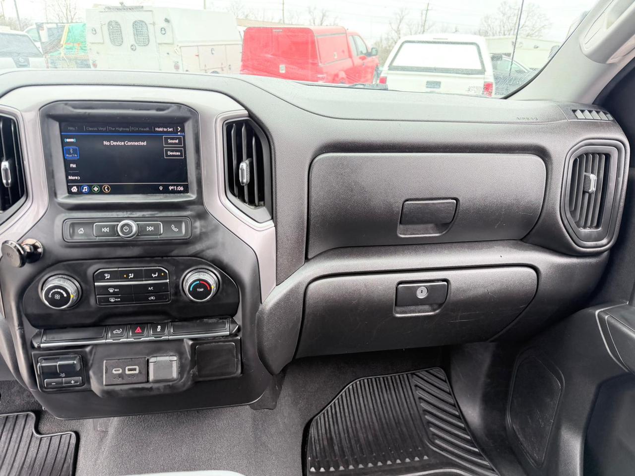 2021 Chevrolet Silverado 1500 CUSTOM CREW CAB SHORT BED Photo