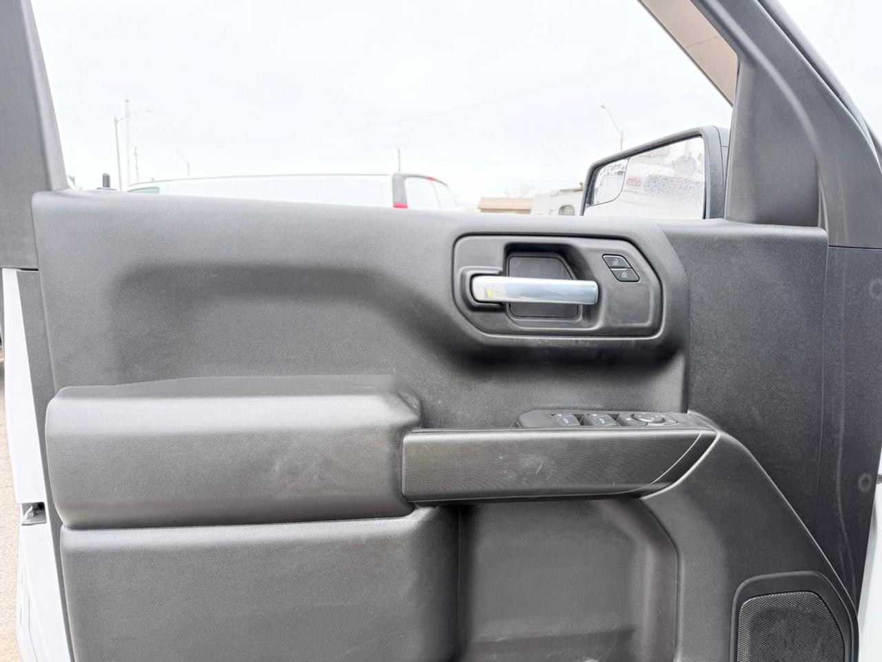 2021 Chevrolet Silverado 1500 CUSTOM CREW CAB SHORT BED Photo